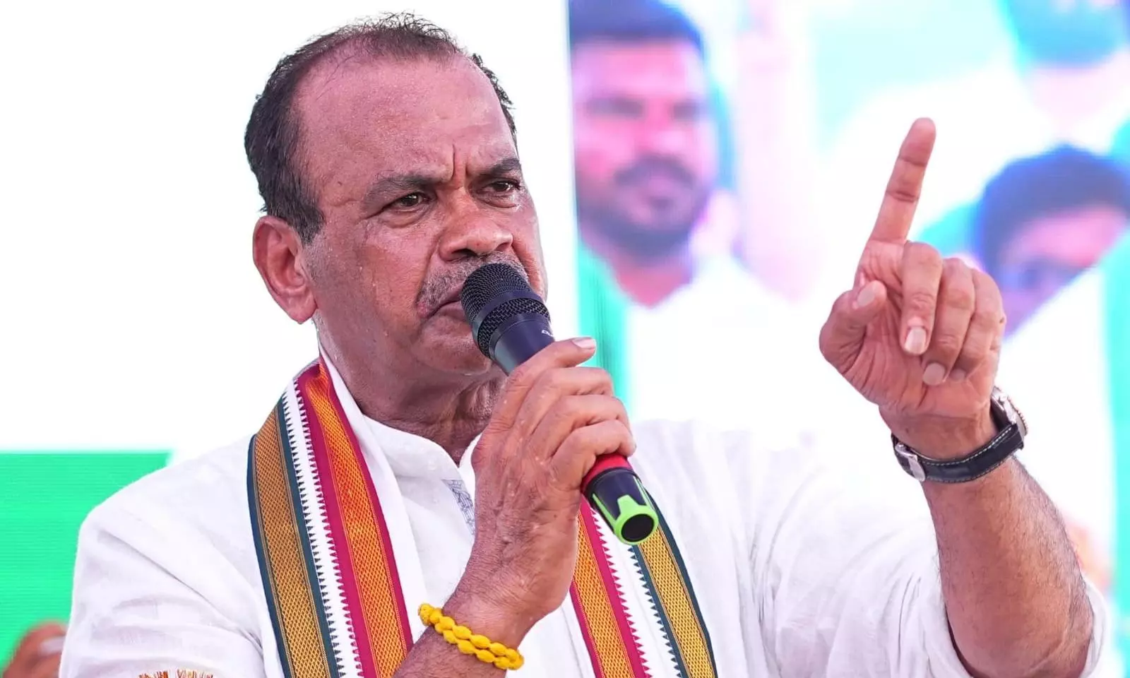 పాలమూరు లేకపోతే కేసీఆర్ అడుక్కుతింటుండే.. కోమటిరెడ్డి ఫైర్!