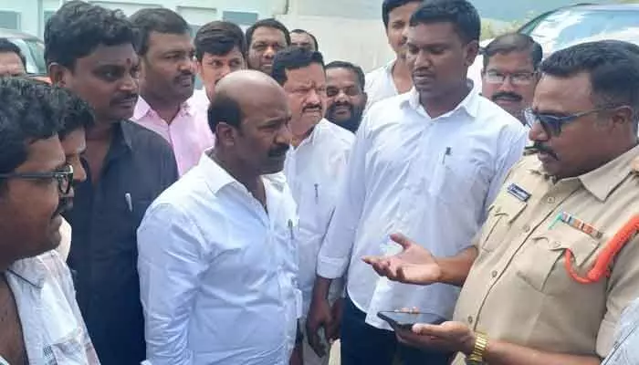 Nakrekal: సీఎం పర్యటన నేపథ్యంలో ఉద్రిక్తత.. నకిరేకల్లో మాజీ ఎమ్మెల్యే హౌస్ అరెస్ట్!..