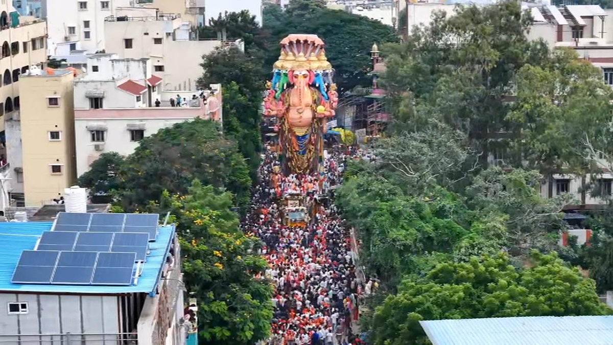 ఖైరతాబాద్ మహాగణపతి శోభాయాత్ర ప్రారంభం.. సీపీ సజ్జనార్ కీలక ప్రకటన!