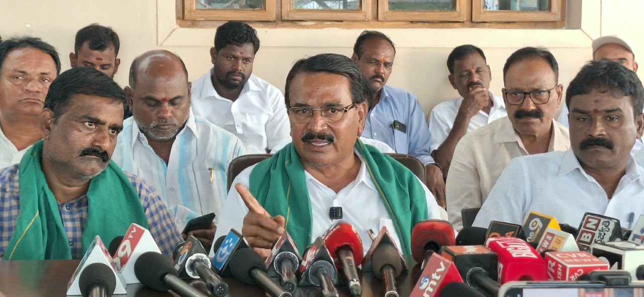 రైతులను ఆగం చేయొద్దు, జూరాల జలాలు తెలంగాణ రైతులకే చెందాలి- నిరంజన్ రెడ్డి