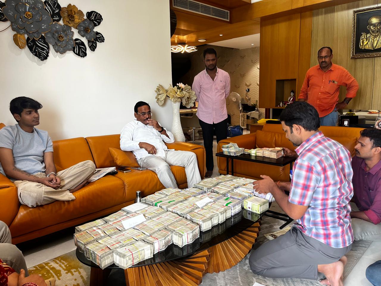 డీఎస్పీ భీమ్ రెడ్డి కేసులో ఏసీబీ దూకుడు.. బినామీల ఇళ్లలో మెరుపుదాడులు!