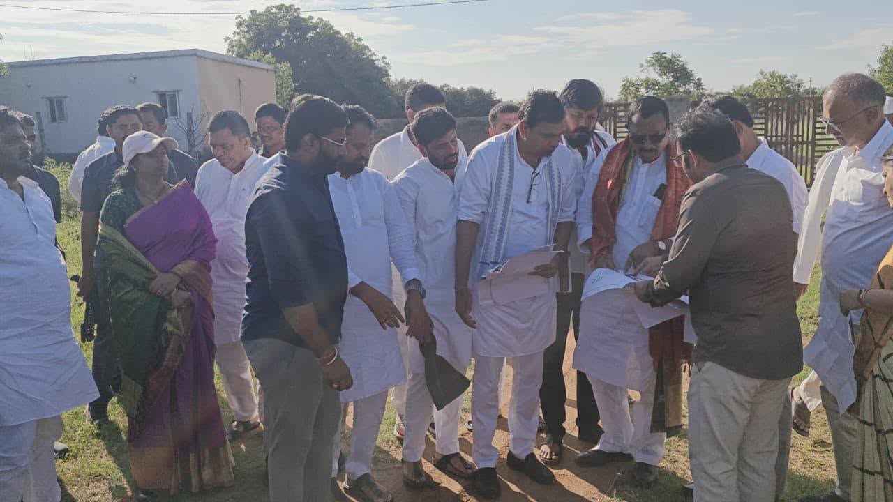 జన్వాడ ఫాంహౌస్ నాలాపై కట్టారు, ఎలాంటి అనుమతులు లేవు- మల్లు రవి