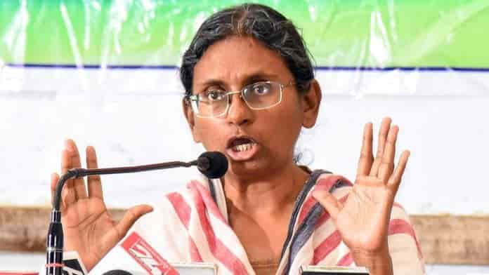 TG : కాంగ్రెస్లో కల్లోలం.. తెలంగాణ పాలిటిక్స్కు మీనాక్షి గుడ్ బై..!