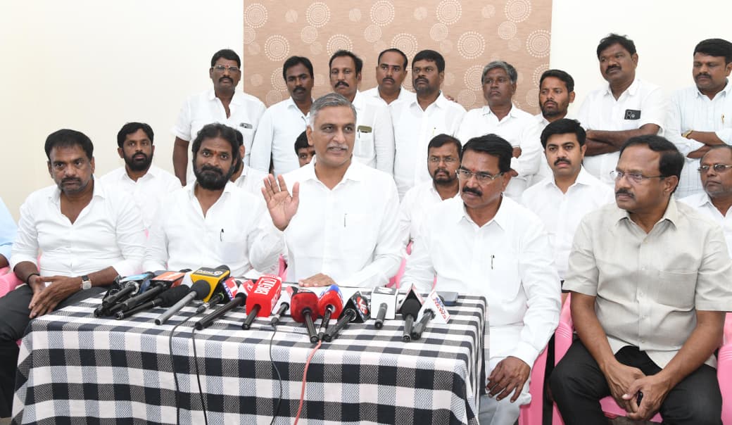 TG: పాలమూరు రైతులను ఎండబెట్టి ఏపీకి నీళ్లా.. సీఎం రేవంత్పై హరీశ్ రావు ఫైర్