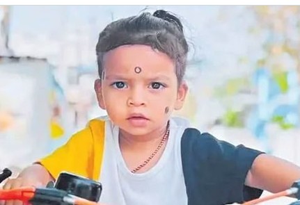 TG : గణేశ్ శోభాయాత్రలో చిక్కుకున్న అంబులెన్స్.. బాలుడు మృతి