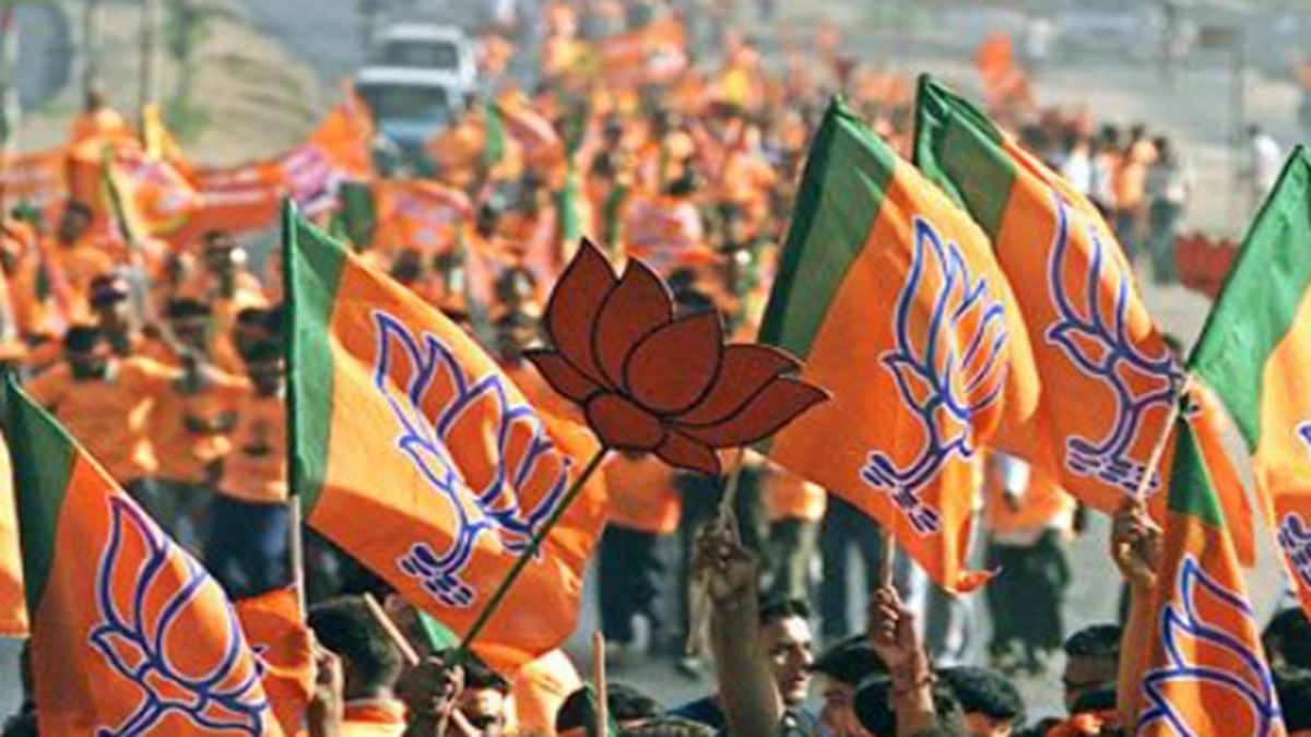 Telangana BJP: ఎవరి గ్రూపులో ఉండాలో తెలియక తలపట్టుకుంటున్న కేడర్.. మెదక్ బీజేపీలో పీక్స్‌కు చేరిన లొల్లి!