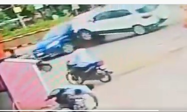 Crime : మైనర్ డ్రైవింగ్.. రెండు కార్ల మధ్య ఇరుకున్న స్కూటీ..!