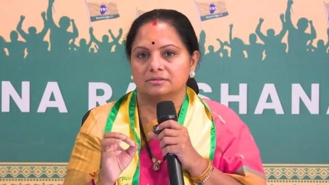 'డీజీపీ కోడళ్లకు ఇలా జరిగితే ఊరుకుంటారా?' కానిస్టేబుల్ సస్పెన్షన్పై కవిత ఆగ్రహం!