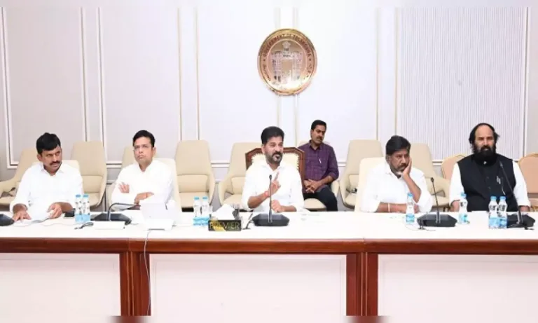 Hyderabad: రాష్ట్ర అభివృద్ధి లక్ష్యంగా..  కీలక నిర్ణయాలు తీసుకున్న తెలంగాణ కేబినెట్ !..