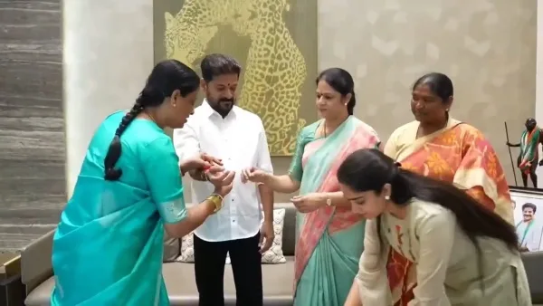 TG :  సీఎం రేవంత్‌కు రాఖీ కట్టిన కొండా సురేఖ.. పదవీ గండం గట్టెక్కినట్టేనా?