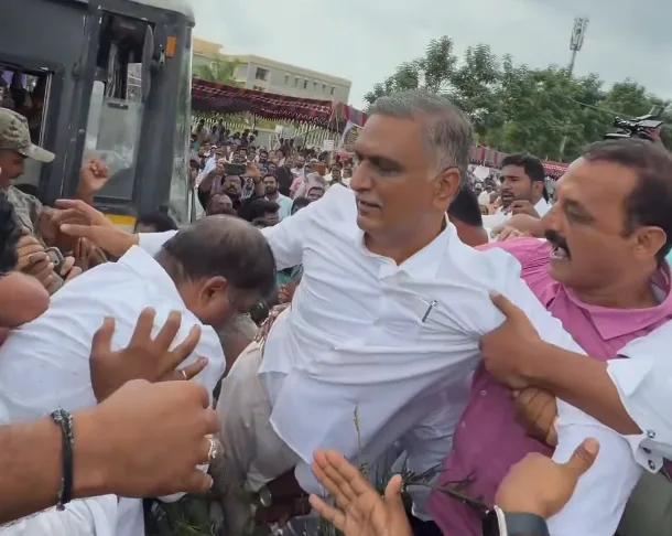 హనుమకొండలో తీవ్ర ఉద్రిక్తత.. మాజీ మంత్రి హరీశ్‌ రావు అరెస్ట్.. కాలినడకన పీఎస్‌కు తరలింపు!