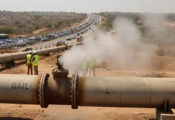 Gas leaK : గ్యాస్ లీక్.. నాగ్‌పూర్ టు ముంబై రహదారిపై భారీగా నిలిచిన  వాహనాలు