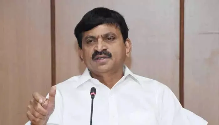 TG : పదవులు, డబ్బుల కోసం ఇంకెంత దిగజారుతావ్ హరీశ్ : మంత్రి పొంగులేటి
