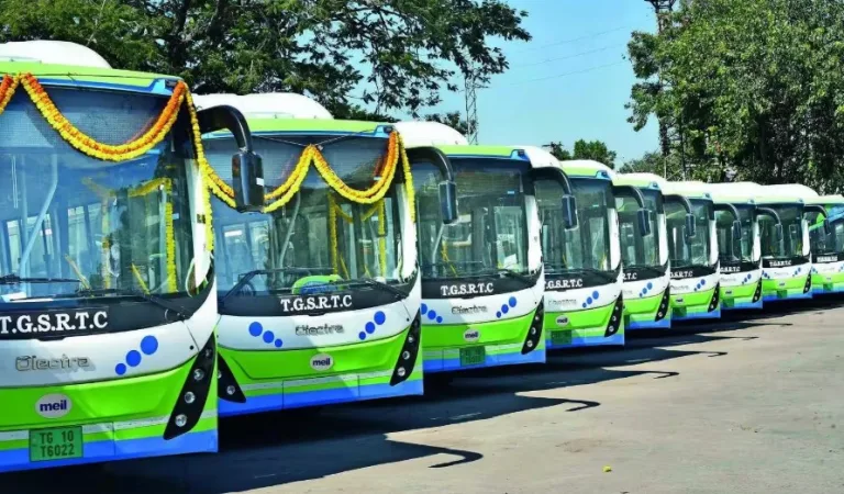 TGSRTC: తెలంగాణ ఆర్టీసీ కొత్త ప్రయోగం.. బస్సుల్లో మెట్రో తరహా ఏర్పాట్లు!