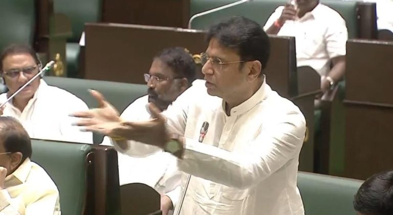 స్పీకర్‌పై దూషణలు వీడియోల్లో స్పష్టంగా ఉన్నాయి.. ఆధారాలతో బయటపెట్టిన మంత్రి శ్రీధర్ బాబు!