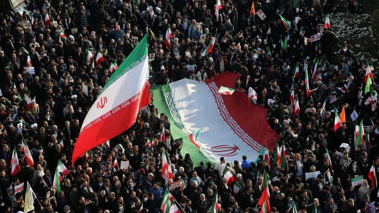 Iran Crisis: దివాలా అంచున ఇరాన్.. 380% రేట్లు పెరిగిన నిత్యవసర సరుకులు.. ఆకలి రాజ్యంగా మారుతుందా..?