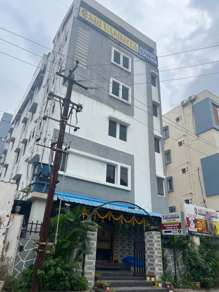 Sri Vashishta Institutions: శ్రీ వశిష్ట విద్యాసంస్థల్లో నిబంధనల ఉల్లంఘనల పర్వం.. అధికారులు నిద్రపోతున్నారా?