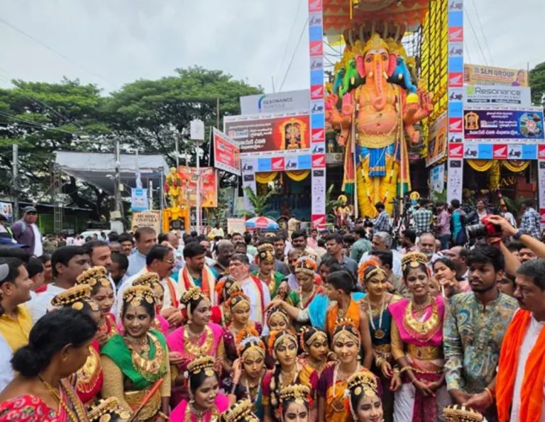 ఖైరతాబాద్ గణేషుడికి గవర్నర్ దంపతుల తొలి పూజ!