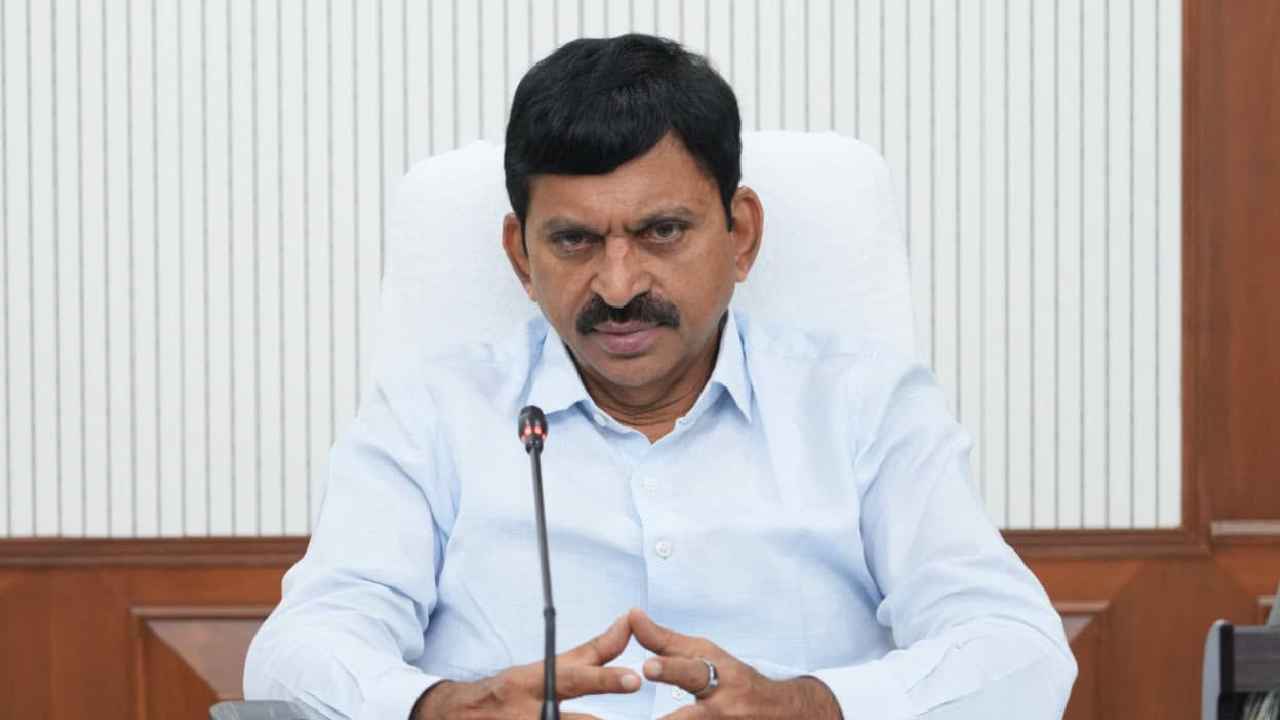 ప‌నితీరులో మార్పు రాక‌పోతే క‌ఠిన‌ చ‌ర్య‌లు- రెవెన్యూ ఉద్యోగులకు మంత్రి పొంగులేటి వార్నింగ్