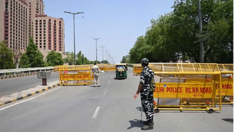 New Delhi: ఉత్కంఠ వాతావరణంలో న్యూఢిల్లీ.. లాక్ డౌన్ విధించిన అధికారులు!..