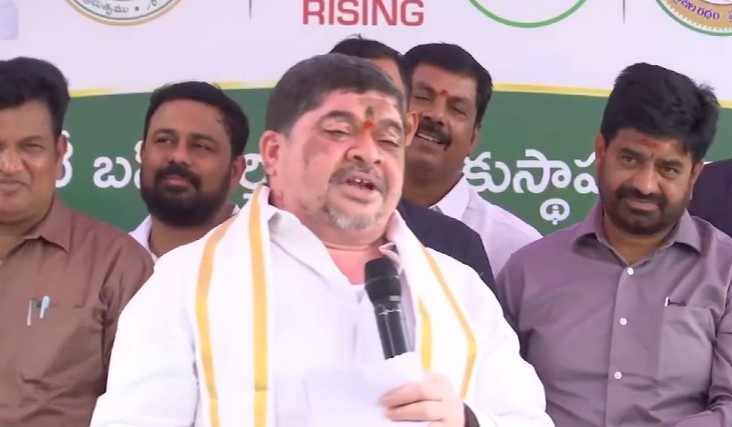 మనదేం అమెరికా కాదు.. ఏసీ బస్టాండ్లు కట్టలేం: మంత్రి పొన్నం ప్రభాకర్