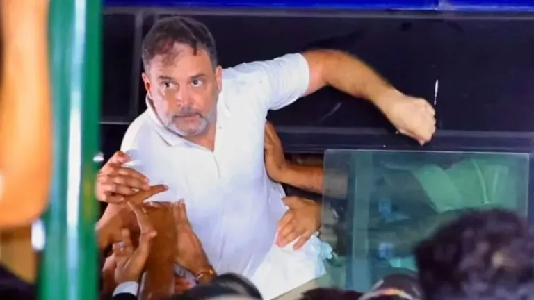 Rahul Gandhi Arrested: రాహుల్, ప్రియాంక గాంధీ అరెస్ట్.. 9 గంటల పాటు ఆకాశవాణి భవన్ వద్ద ధర్నా!