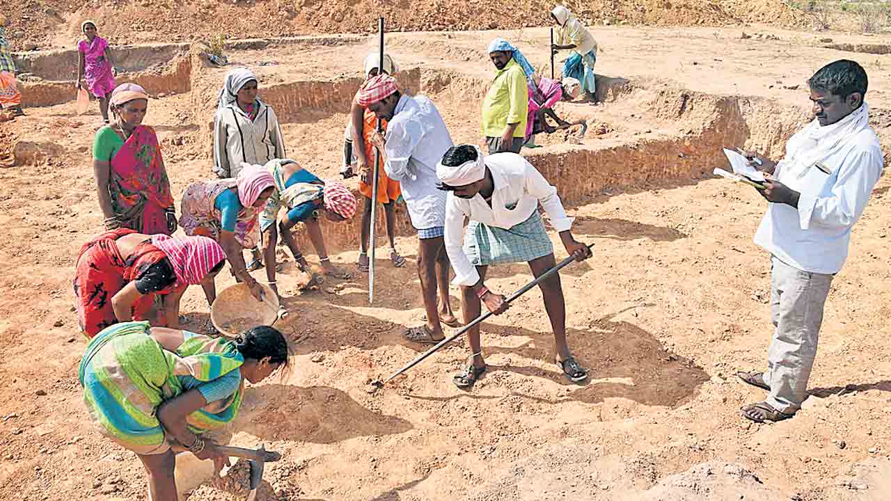 TG: ఎల్‌నినో ఎఫెక్ట్.. గిరిజనులకు 125 రోజుల పని!