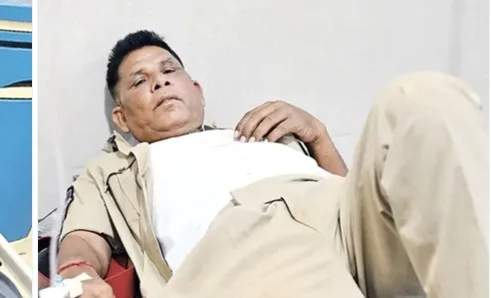 Crime : పోలీసులపై గ్రామస్తుల మూకుమ్మడి దాడి..వాహనాలు, ఫోన్లు ధ్వంసం