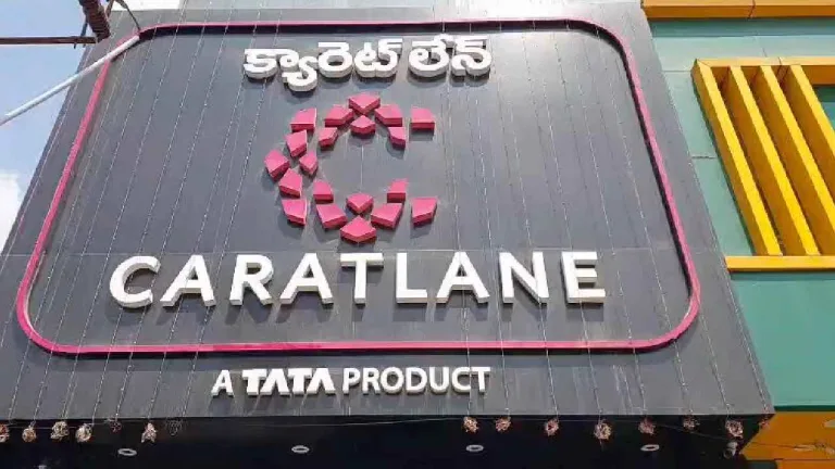 5 నిమిషాల్లో జువెలరీ షాపులో భారీ చోరీ.. 3కోట్ల విలువైన డైమండ్స్, బంగారు నగలు అపహరణ
