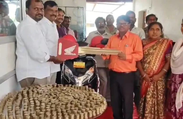 మూడేళ్లుగా చిల్లర దాచి.. రూ.10నాణేలతో డ్రీమ్ బైక్ కొన్న పాస్టర్!