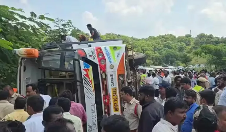 Ananthagiri: బస్సు ప్రమాదంలో నలుగురు మహిళలు మృతి.. సీఎం దిగ్భ్రాంతి !