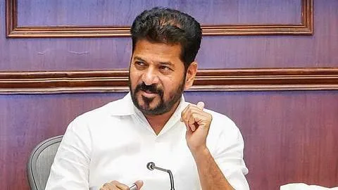 TG : ఆంధ్రా అధికారులకు అందలం..తెలంగాణ వాళ్లు బలి!
