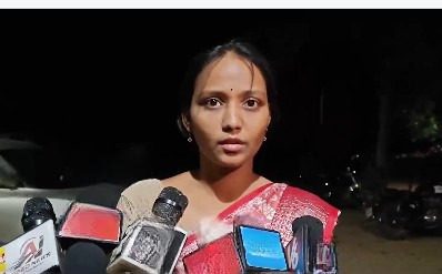 Crime : చైన్ స్నాచర్ల భీభత్సం..మహిళలను బైక్‌తో ఢీకొట్టి, కట్టర్‌తో కట్ చేసి!