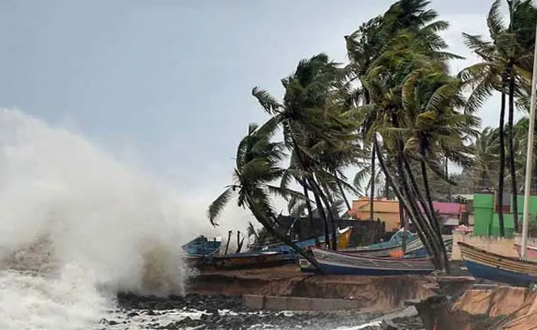 బంగాళాఖాతంలో మరో అల్పపీడనం: 'అర్నబ్' దెబ్బ నుంచి కోలుకోకముందే మరో తుపాను ముప్పు!