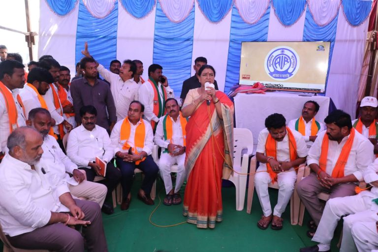 DK Aruna: రేవంత్ ఓటు చోరీ చేసి గెలిచాడా?.. డీకే అరుణ ఫైర్