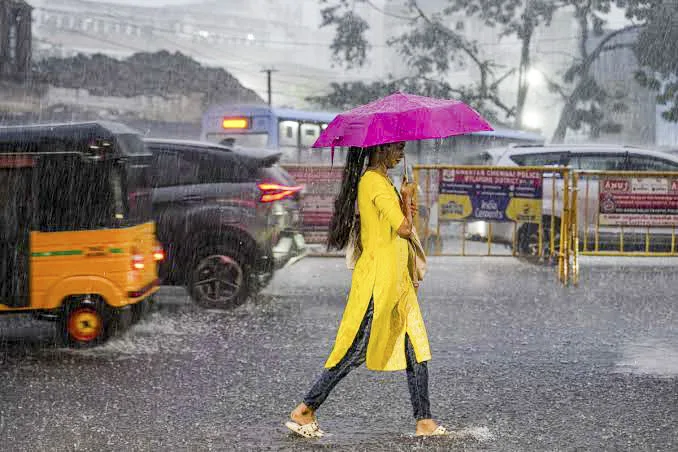 చెన్నైకి రెడ్ అలర్ట్.. తమిళనాడును ముంచెత్తుతున్న కుండపోత వర్షాలు!