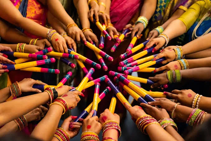 Dandiya: దసరా నవరాత్రుల్లో దాండియా ఎందుకు ఆడతారో తెలుసా?