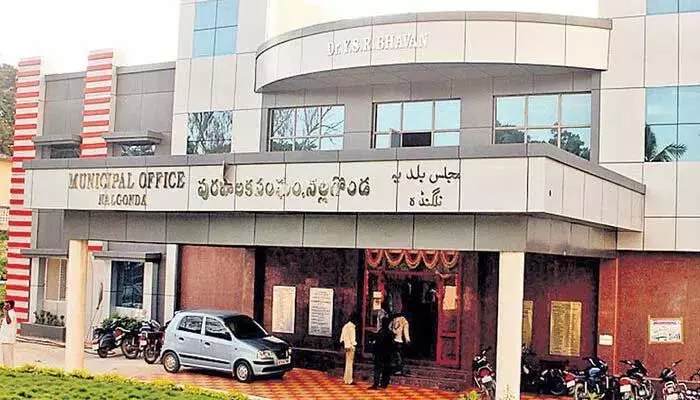 Nalgonda: మున్సిపల్ కార్పొరేషన్‌ లో బోగస్ ఉద్యోగుల దందా.. బినామీల పేరిట జీతాలు డ్రా!!..