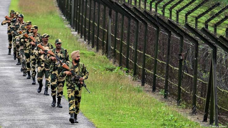 India - Pakistan Border: సరిహద్దులో పాక్ పౌరుల కాల్చివేత.. భారత రాయబారికి పాకిస్తాన్ సమన్లు!