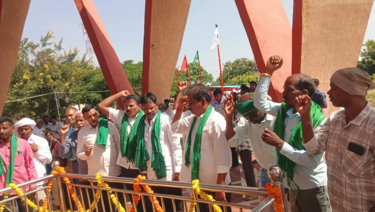 TG: 8 లక్షల మంది పోడు రైతులకు పట్టాలివ్వాల్సిందే.. : గోడం గణేష్