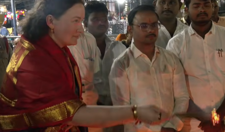 AnnaLezhneva: పవన్ కల్యాణ్ భార్య భక్తికి అందరూ ఫిదా..!