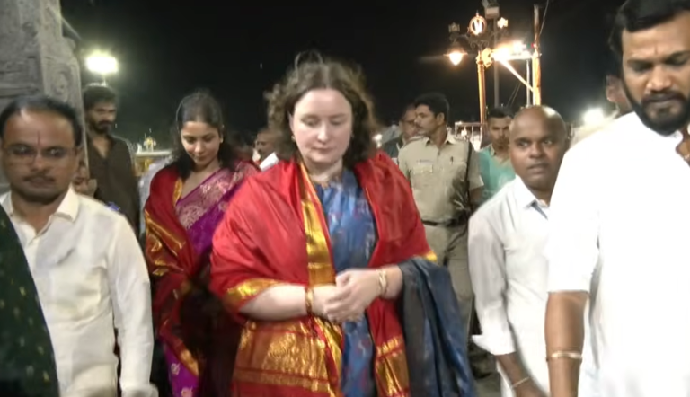 AnnaLezhneva: పవన్ కల్యాణ్ భార్య భక్తికి అందరూ ఫిదా..!