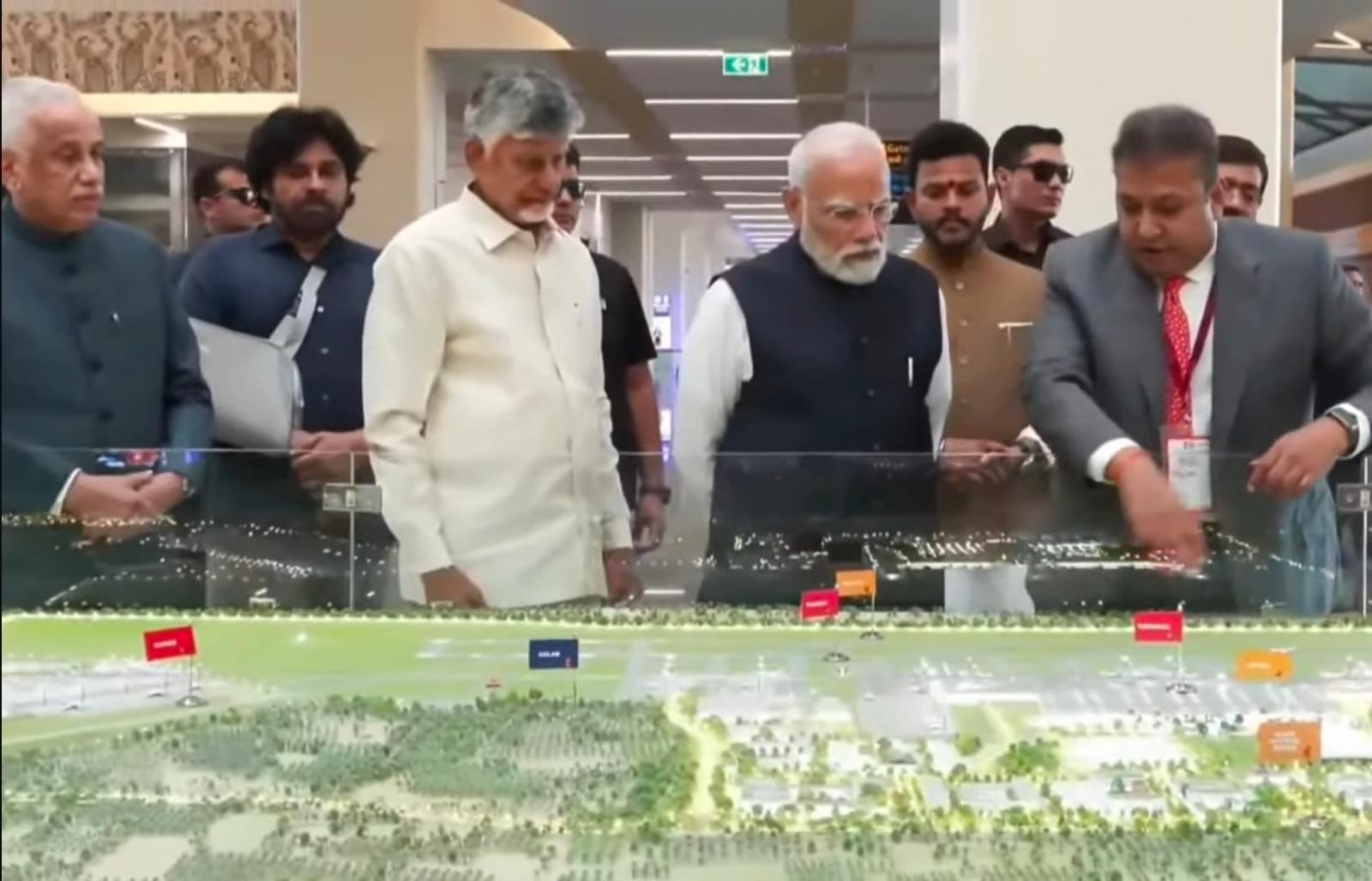 AP: భోగాపురం ఎయిర్పోర్ట్ను ప్రారంభించిన ప్రధాని నరేంద్ర మోదీ!