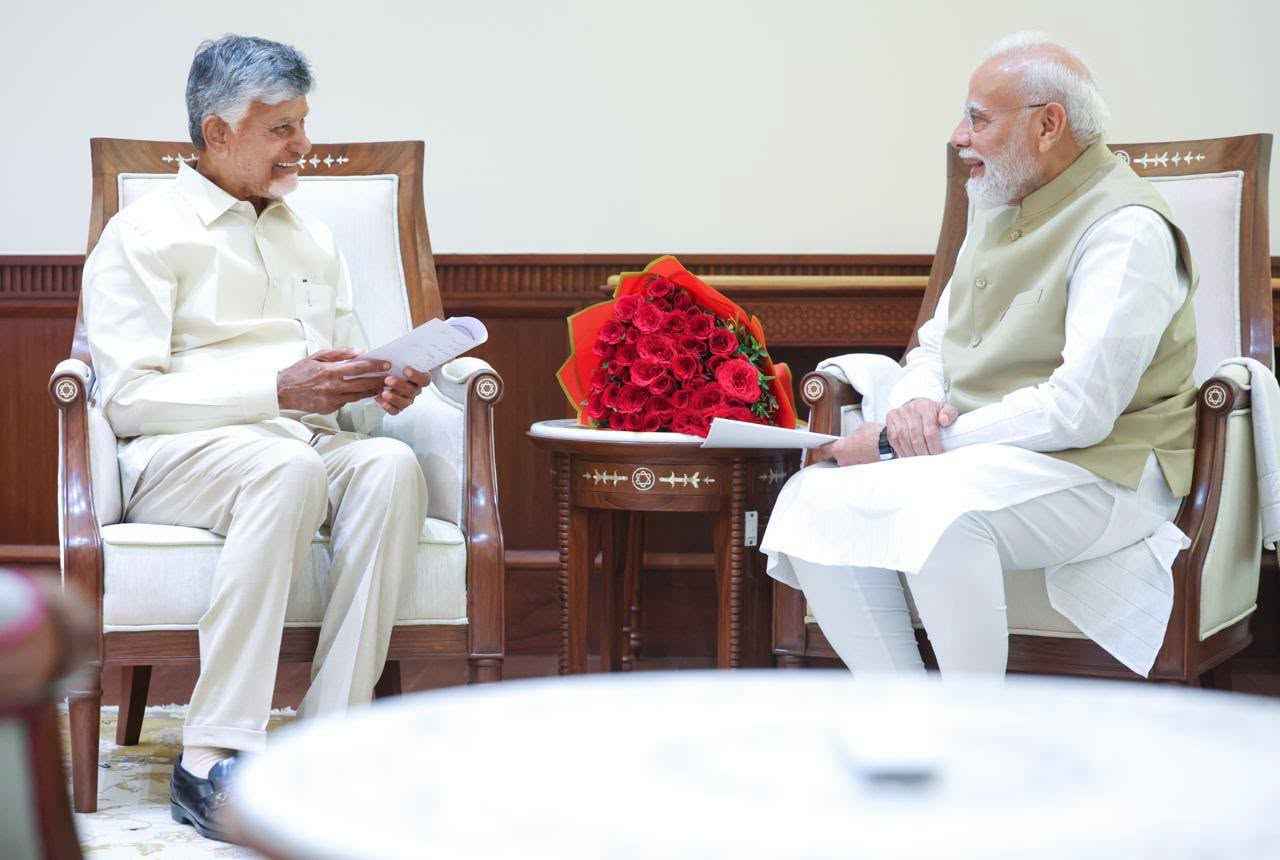 Cm Chandrababu: ప్రధాని మోదీని కలిసిన సీఎం చంద్రబాబు.. భోగాపురం ఎయిర్‌పోర్టు ప్రారంభోత్సవానికి రావాలని ఆహ్వానం