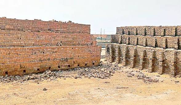 pollution: బట్టీలతో పెరుగుతున్న కాలుష్యం.. జిల్లాల్లో నిబంధనలకు రామ్ రామ్!..