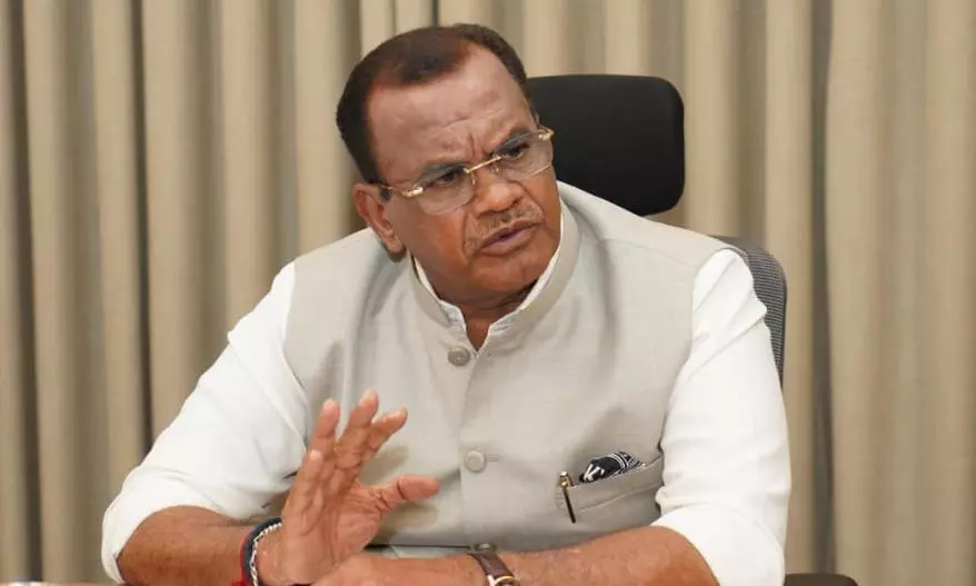 Komati Reddy : ఇందిరమ్మ చీరలు కట్టుకుని.. మంత్రి కోమటిరెడ్డికి షాకిచ్చిన మహిళలు