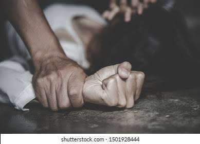 Crime : కీచక కౌన్సిలర్..అర్ధరాత్రి నగ్నంగా తిరుగుతూ అత్యాచారయత్నం!