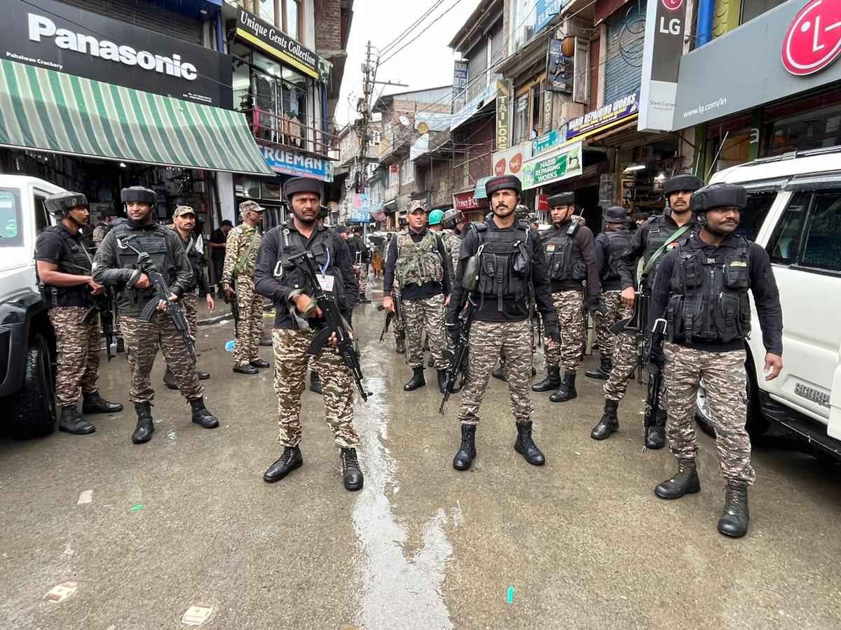 Terror Attack: జమ్ముకశ్మీర్‌లో ఉగ్రదాడి కలకలం.. కానిస్టేబుల్‌ను కాల్చి చంపిన ముష్కరుడు