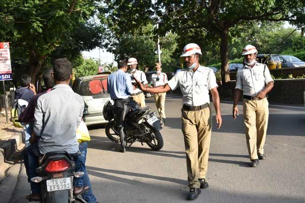Traffic Police: విధుల్లో నిర్లక్ష్యానికి చెక్.. ట్రాఫిక్ పోలీసులకు కొత్త రూల్స్‌!..