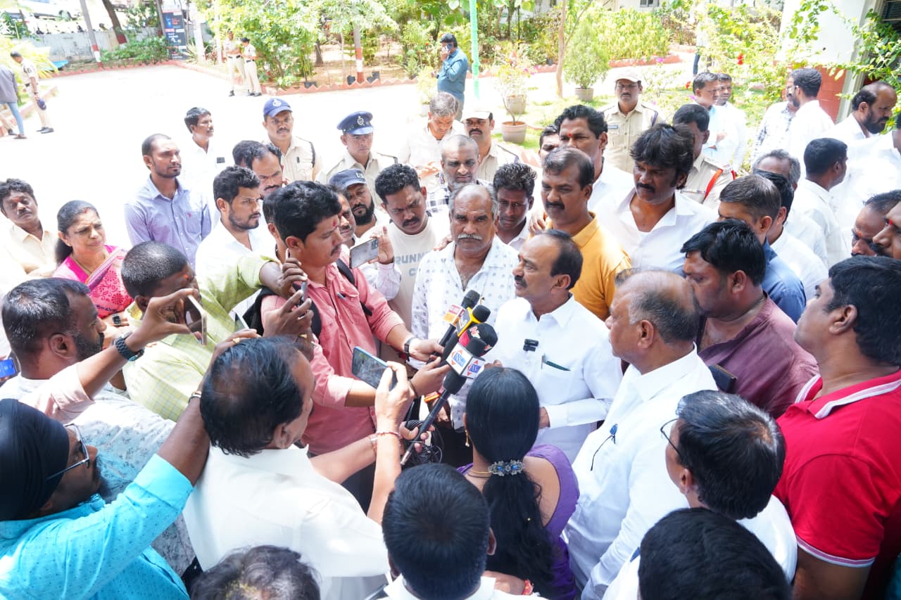 జవహర్‌ నగర్ డంప్‌యార్డ్‌ పై పొలిటికల్ వార్!.. ఆరోగ్యం కాపాడమంటే అరెస్టులా!..